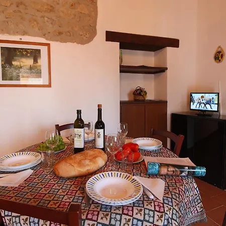 Bliss With Pool, Wine And Tails Гуальдо-Каттанео