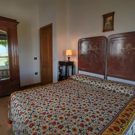 Bliss With Pool, Wine And Tails *